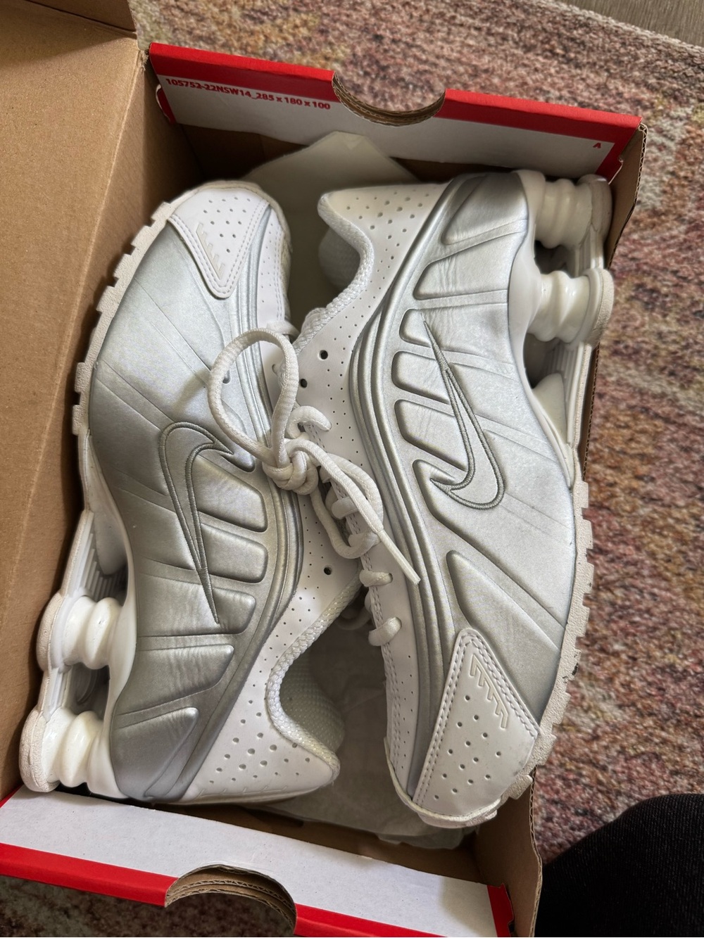 Nike women’s shox r1 size 6